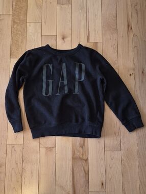 Boys Size 10/12 GAP Black Logo Crewneck Sweatshirt